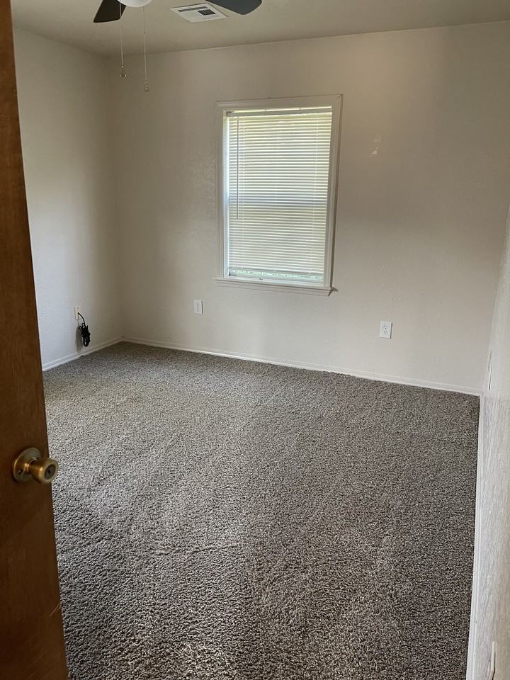 1818 1/2 Nw Floyd Ave #NA - Photo 6 of 9