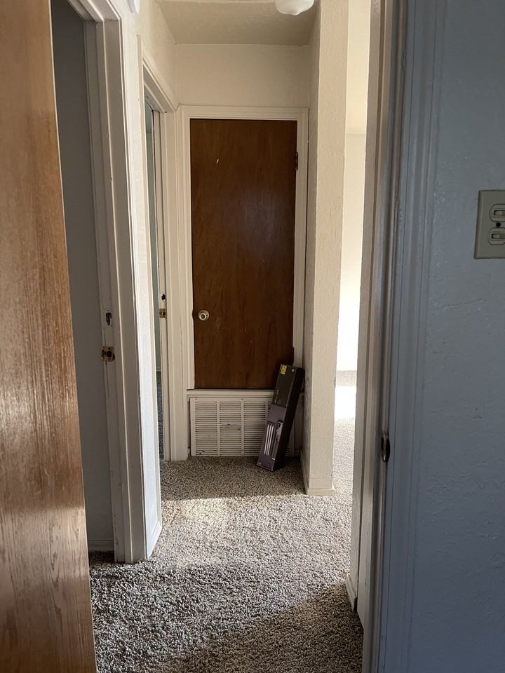 1818 1/2 Nw Floyd Ave #NA - Photo 7 of 9