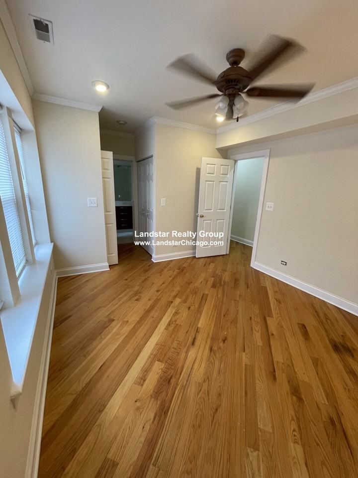 6949 N Oakley Ave #3 - Photo 4 of 15