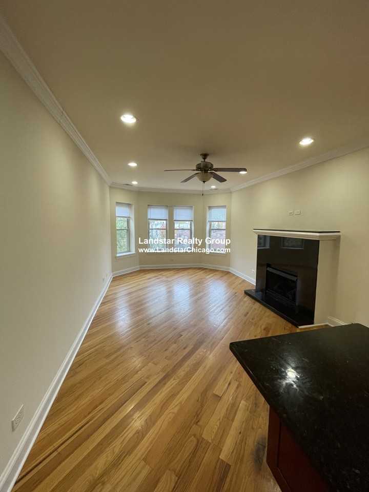 6949 N Oakley Ave #3 - Photo 3 of 15