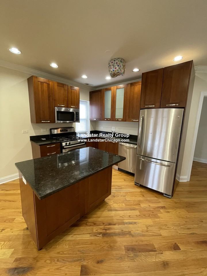 6949 N Oakley Ave #3 - Photo 2 of 15