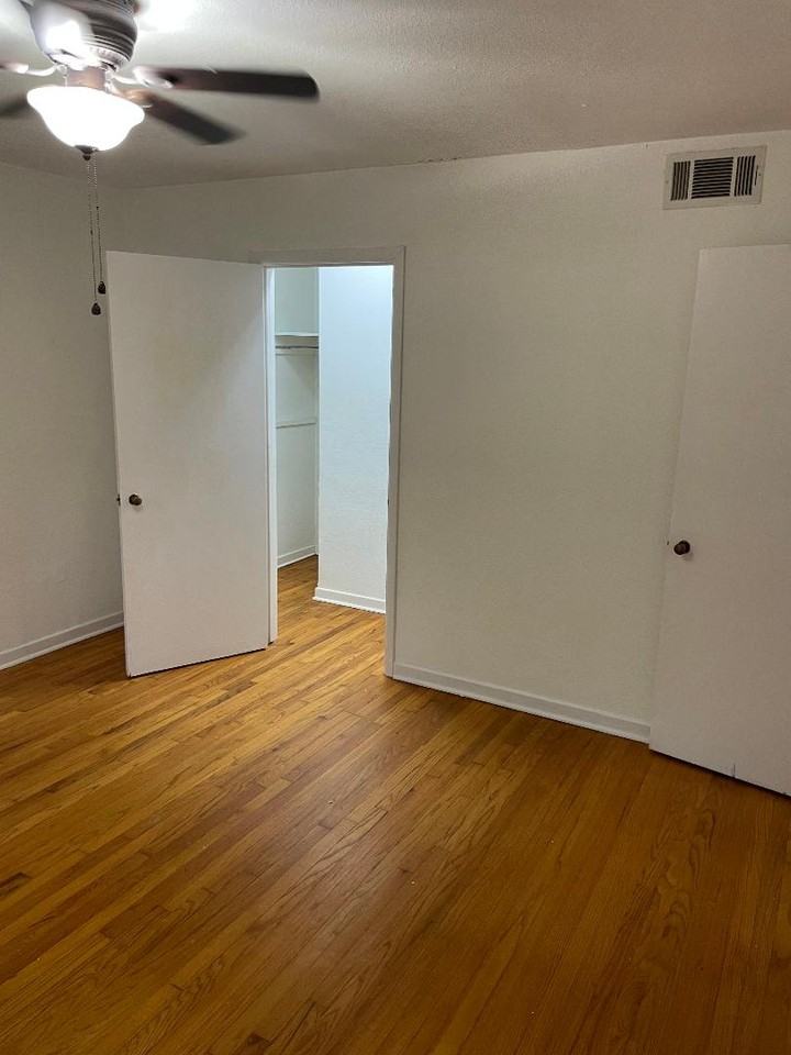 1713 Fairmount Avenue - Photo 3 of 9