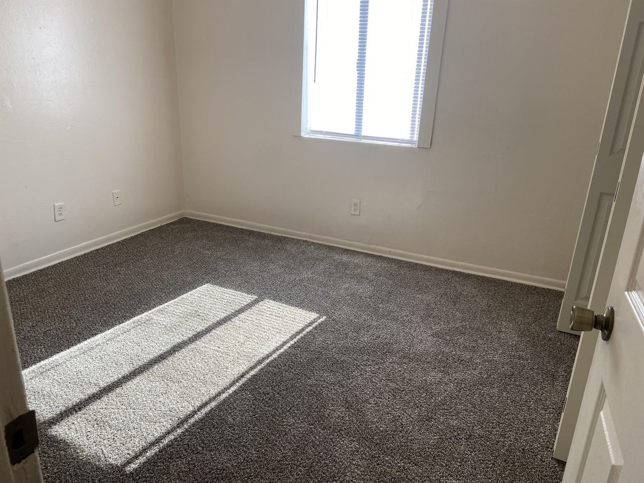 900 W Gordon St #3 - Photo 2 of 4