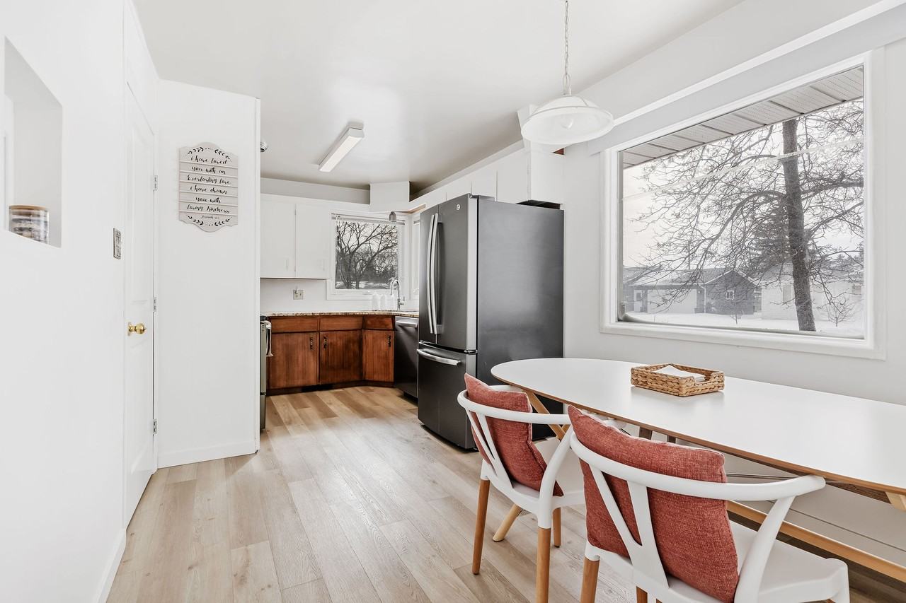 7 Oak Crescent - Photo 2 of 17