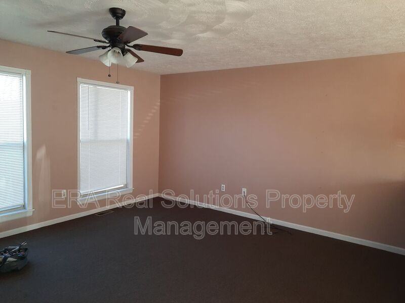 101 Liberty Ln - Photo 2 of 13