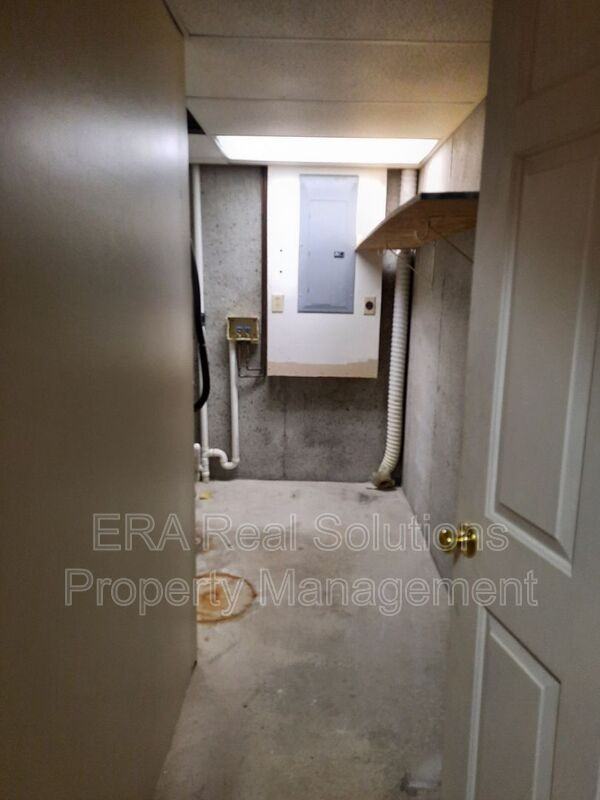 101 Liberty Ln - Photo 7 of 13