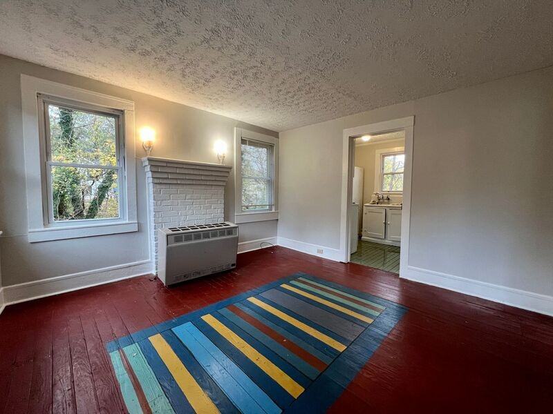 328 Hillside St - Photo 3 of 19