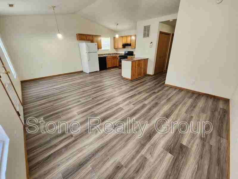 2315 Patrick St - Photo 2 of 9