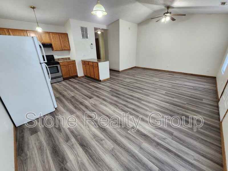 2315 Patrick St - Photo 3 of 9