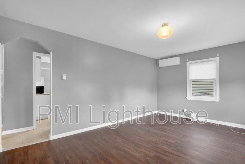 10 Park Ct - Photo 3 of 21