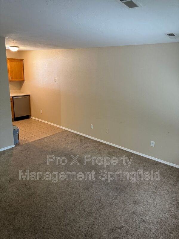 1050 W Elm St #A - Photo 3 of 19