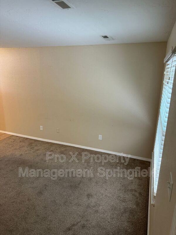 1050 W Elm St #A - Photo 4 of 19