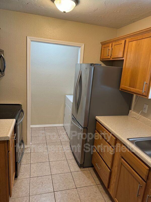1050 W Elm St #A - Photo 6 of 19