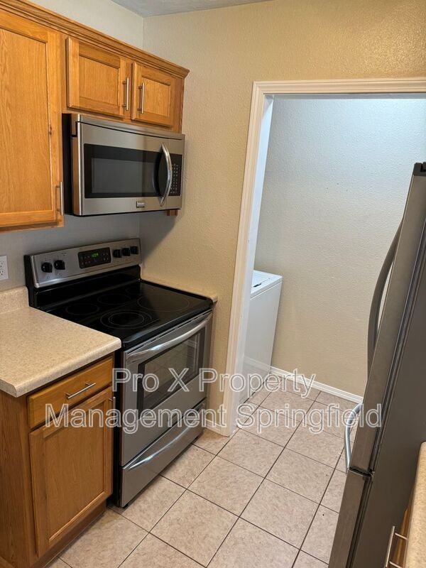 1050 W Elm St #A - Photo 7 of 19