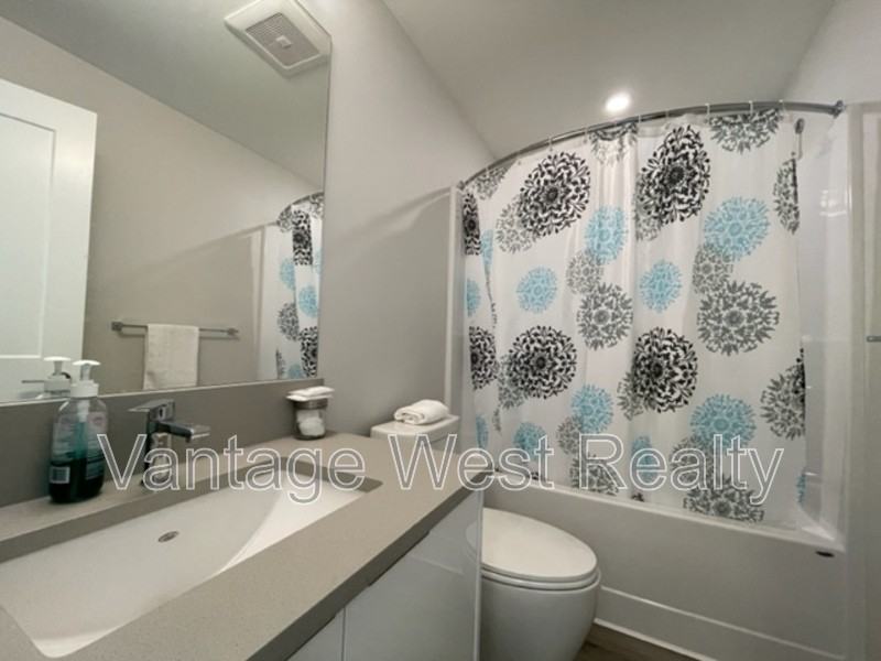 311 Hollywood Rd S - Photo 3 of 7