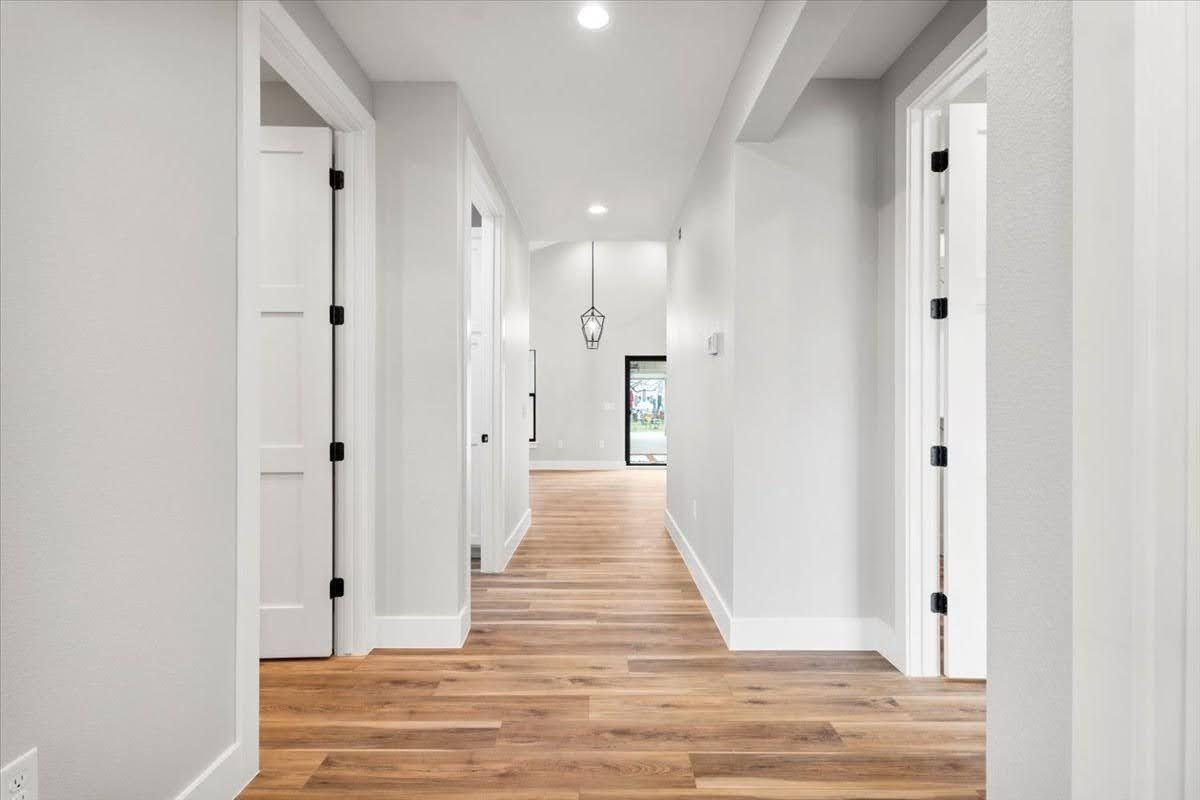 203 N Avenue J - Photo 3 of 25