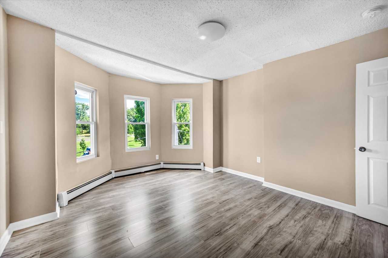 63 Seyms St #3 - Photo 5 of 23