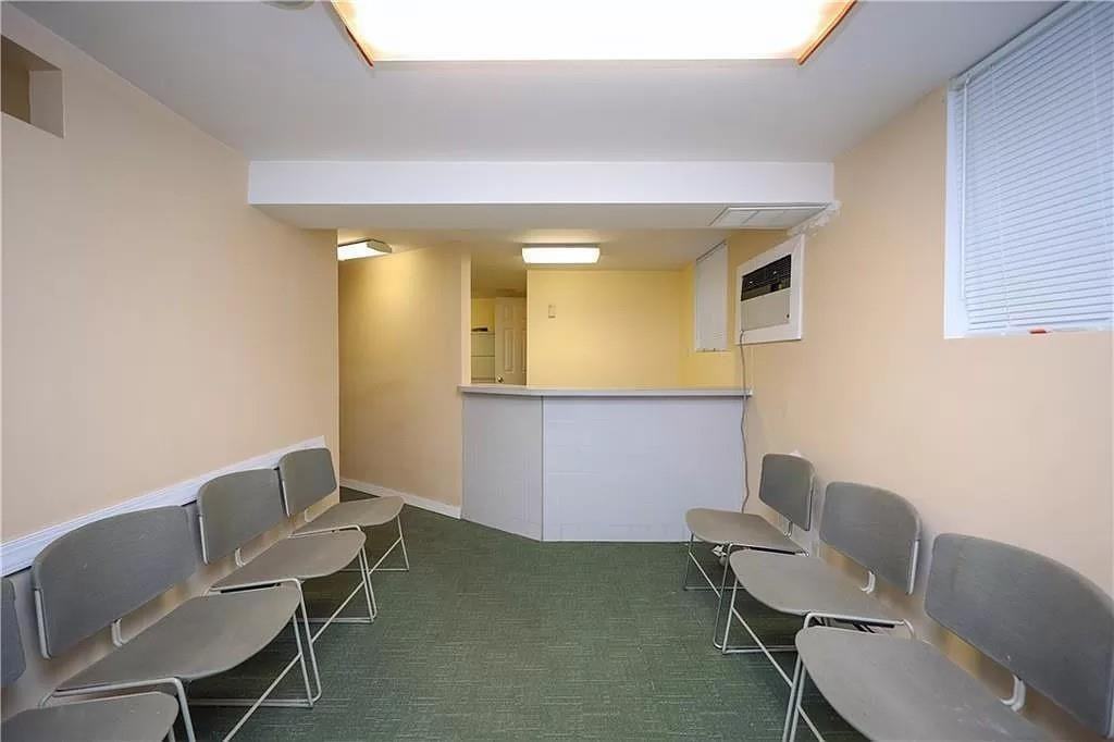 1600 W 5th St - Photo 3 of 15