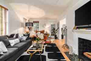 featured image of 617 E 50th St #NA
