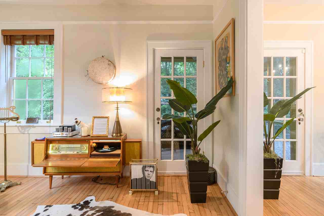 617 East 50th Street #NA - Photo 4 of 37