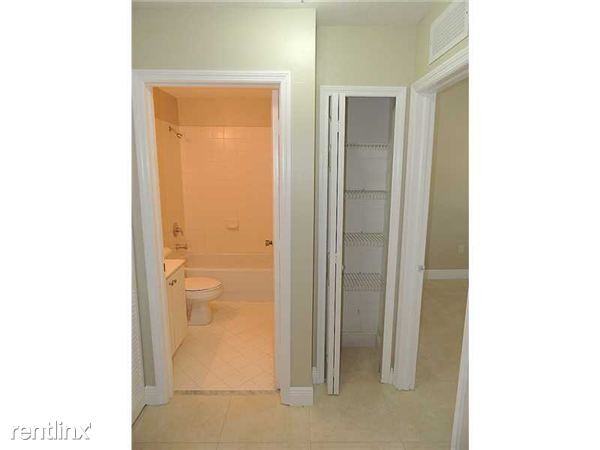 975 NE 34th Ave - Photo 3 of 13