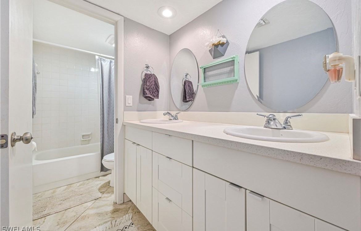 1430 Park Shore Cir #2 - Photo 4 of 12