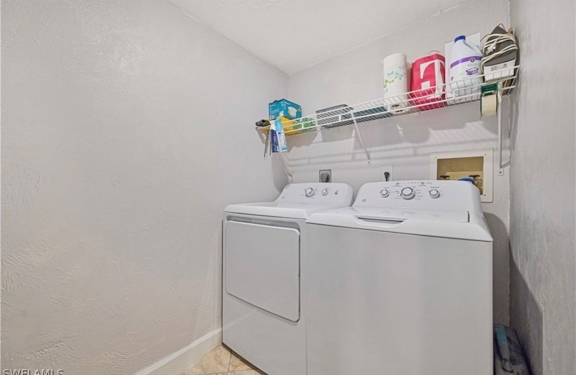 1430 Park Shore Cir #2 - Photo 7 of 12