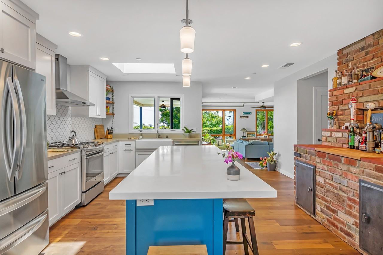 616 Hymettus Ave #1 - Photo 6 of 26