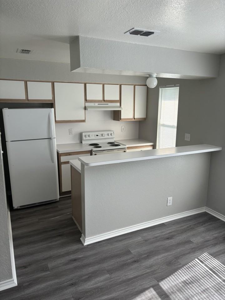 902 S Loop 499- S-6 #S6 - Photo 3 of 23