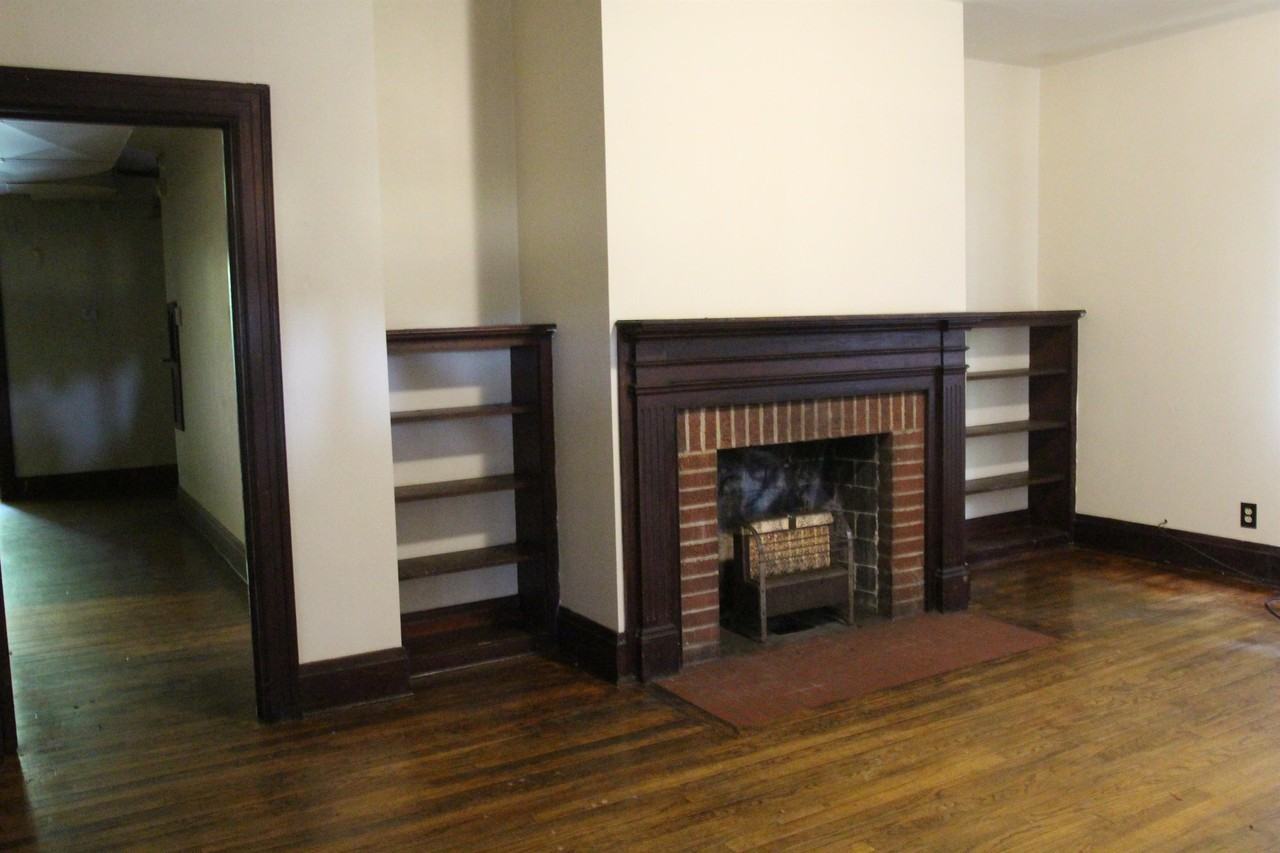 823 W Society Ave #1 - Photo 3 of 7