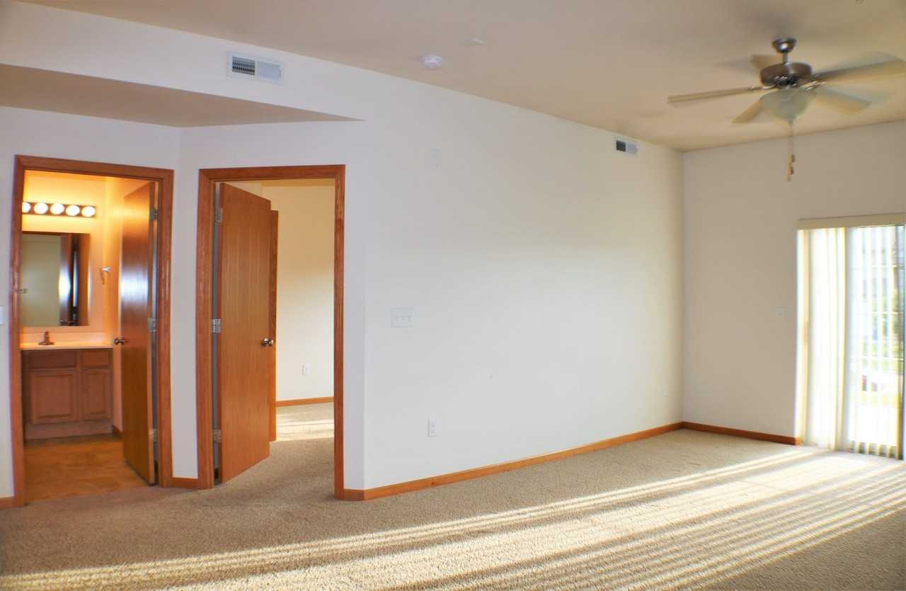 460 Cameron Way - Photo 5 of 29