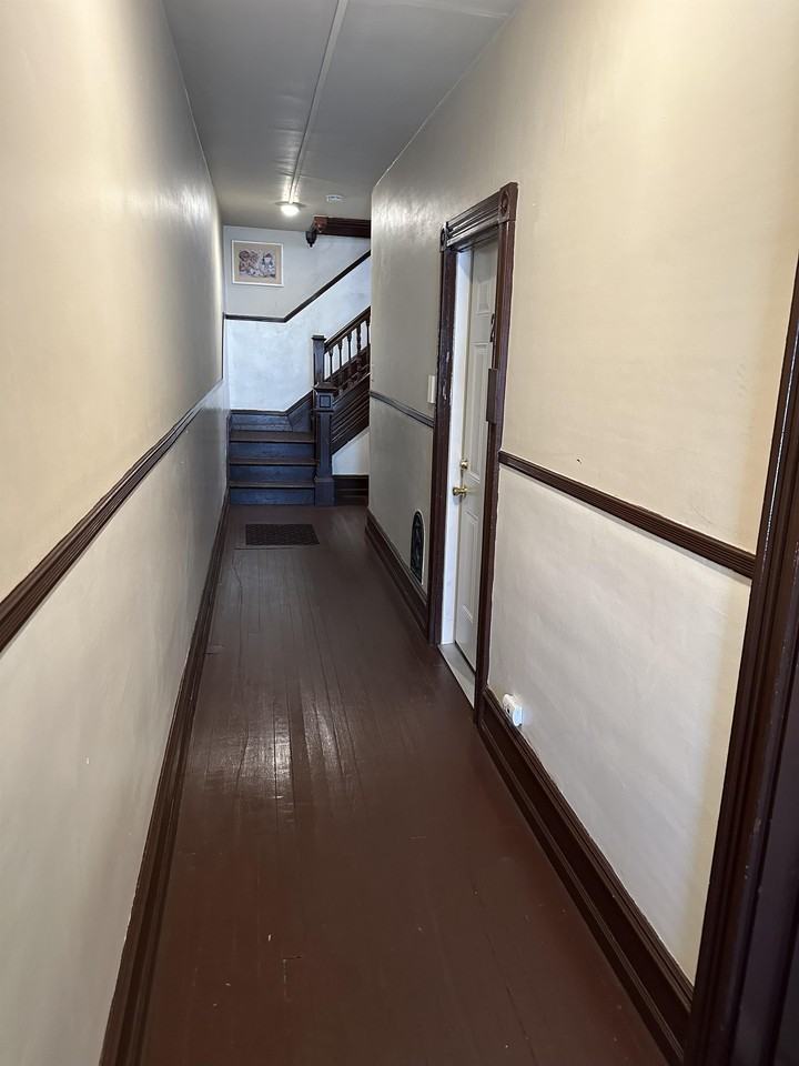 722 E King St #7 - Photo 5 of 10