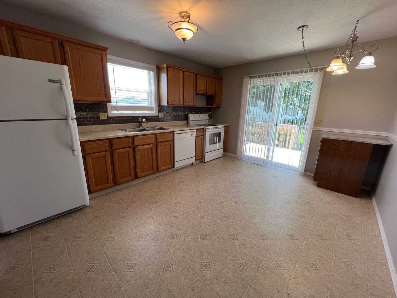 1711 Rockingham Dr #A - Photo 6 of 16