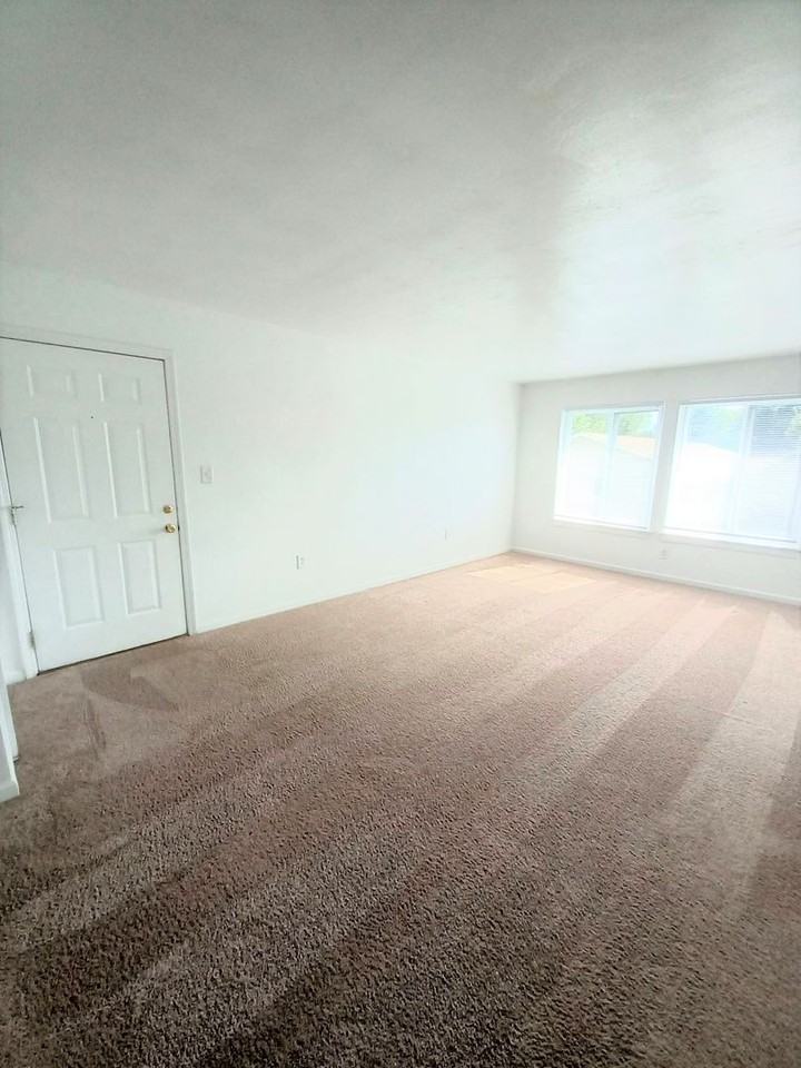 Cascades Pointe - Photo 3 of 34