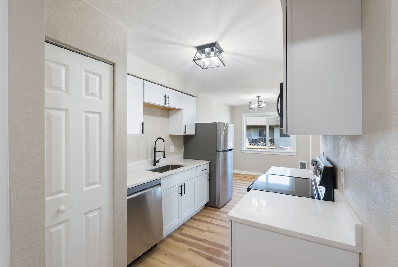 Sandy Terrace Apartments - Photo 4 of 21