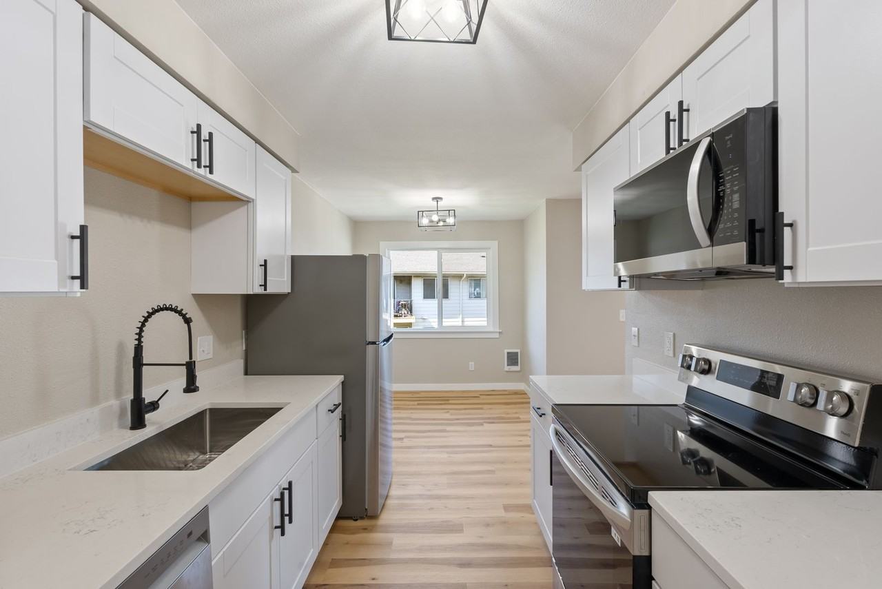 Sandy Terrace Apartments - Photo 5 of 21