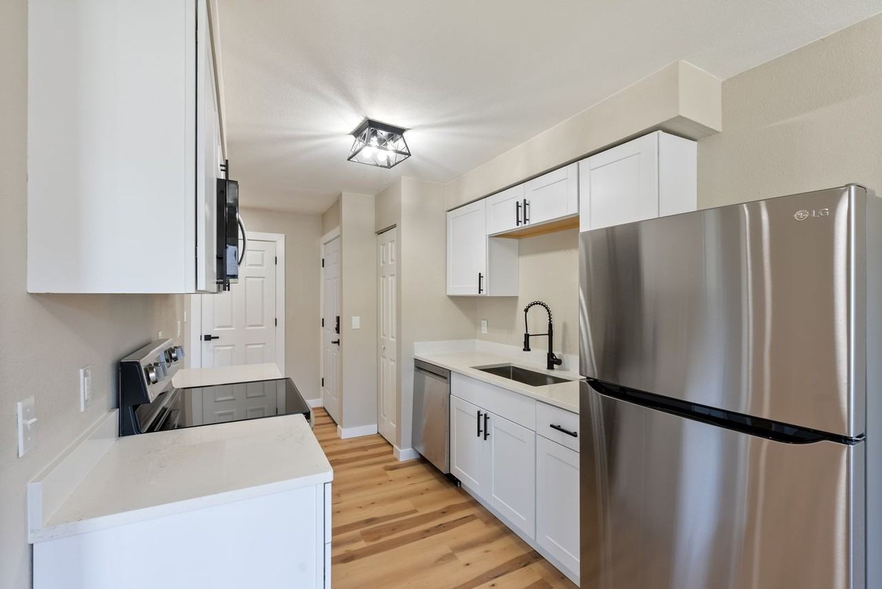 Sandy Terrace Apartments - Photo 7 of 21