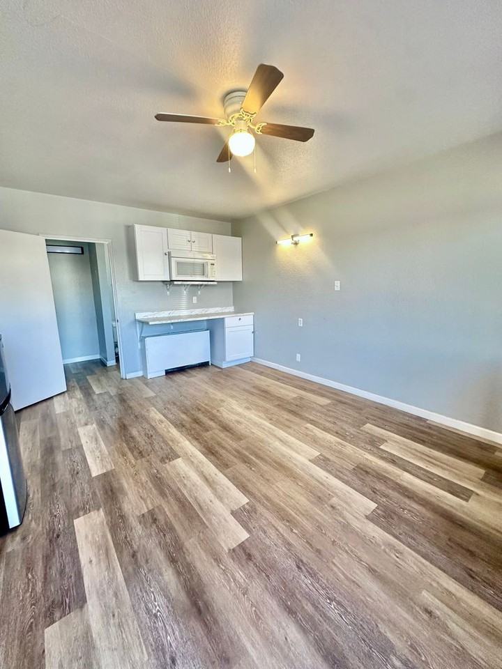 Affordable living without roommates, walking distance from CMU. Come take a tour! - Photo 7 of 7