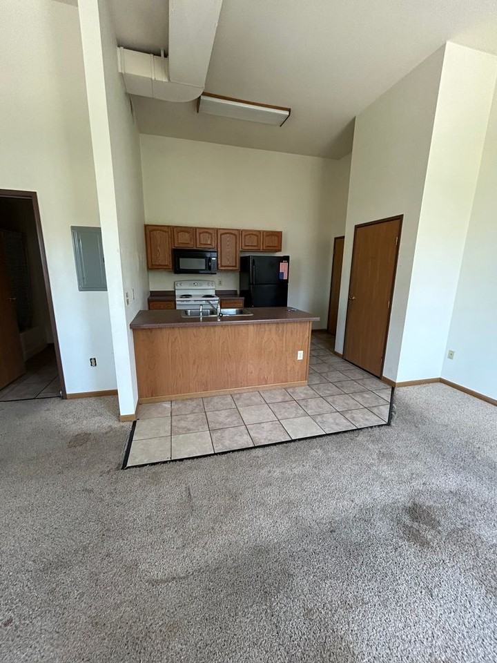 1000 Main St - Photo 2 of 6