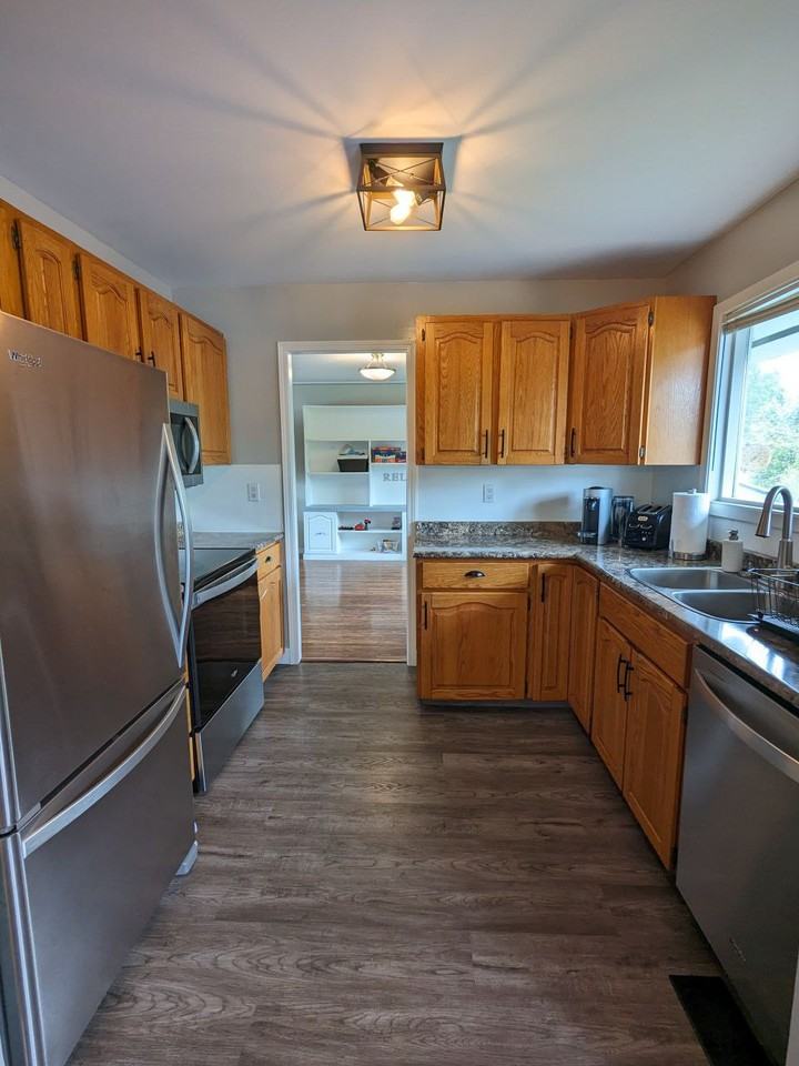 681 300-108 - 681 Vedder Crescent #A - Photo 2 of 10