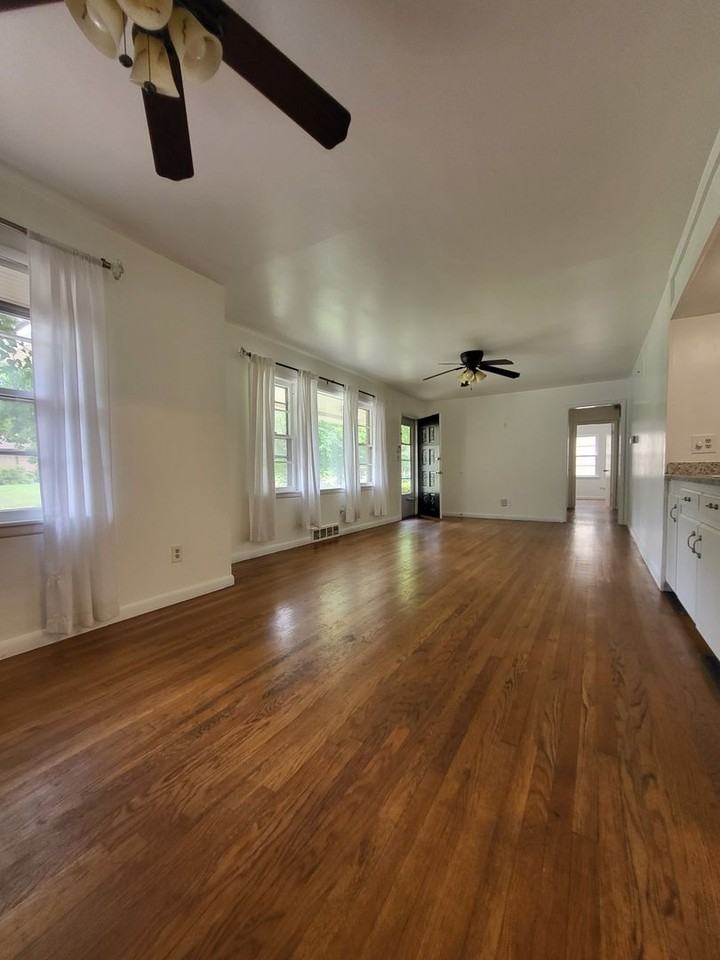 708 Elmwood Dr - Photo 2 of 19