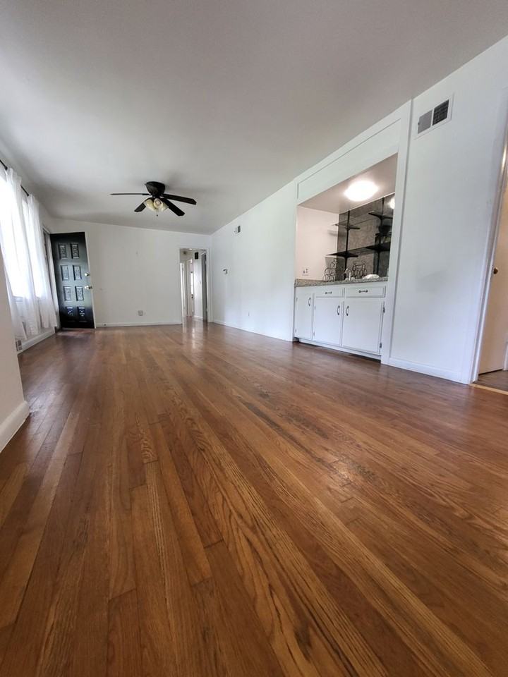 708 Elmwood Dr - Photo 3 of 19