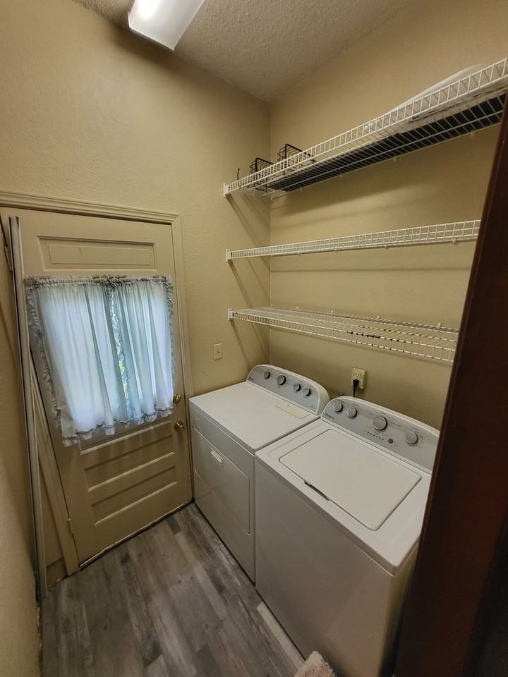 708 Elmwood Dr - Photo 6 of 19