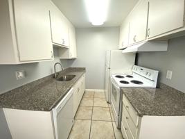 featured image of 20 E 16th St