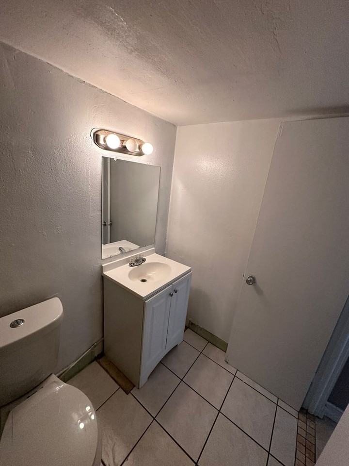 1830 Maravilla Ave #502 - Photo 5 of 50