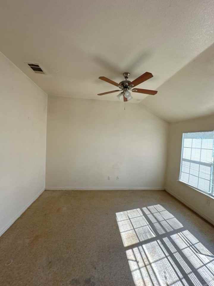 713 S 9th St - Photo 2 of 3