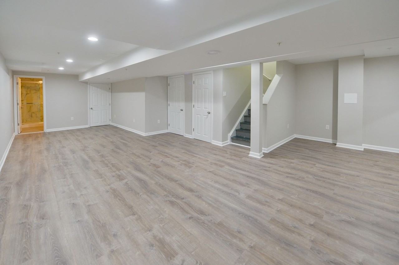 200 Rolling Hill Dr - Photo 5 of 31