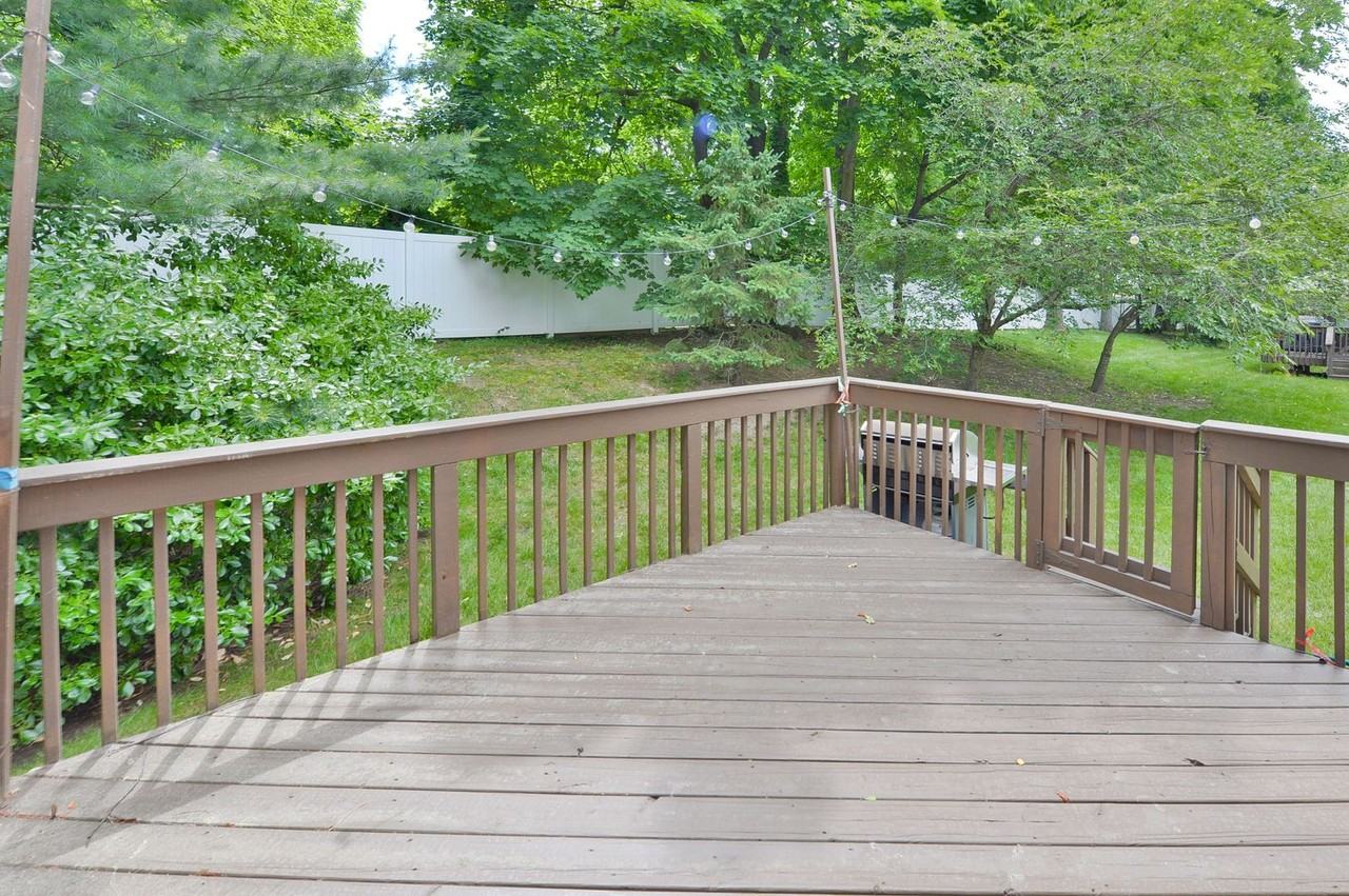 200 Rolling Hill Dr - Photo 4 of 31