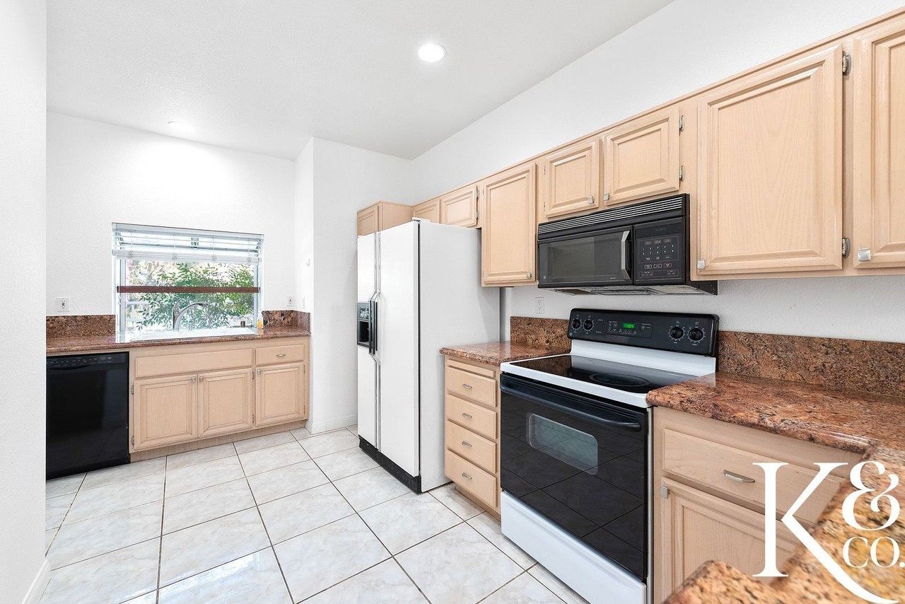 640 Indian Oak Ln #106 - Photo 5 of 31