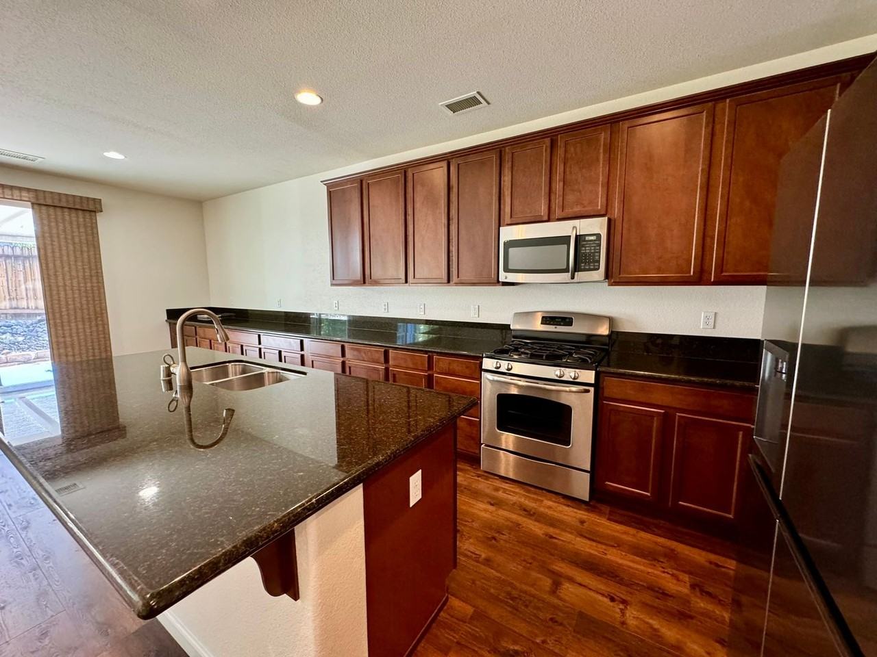 2065 Red Willow Dr - Photo 2 of 21